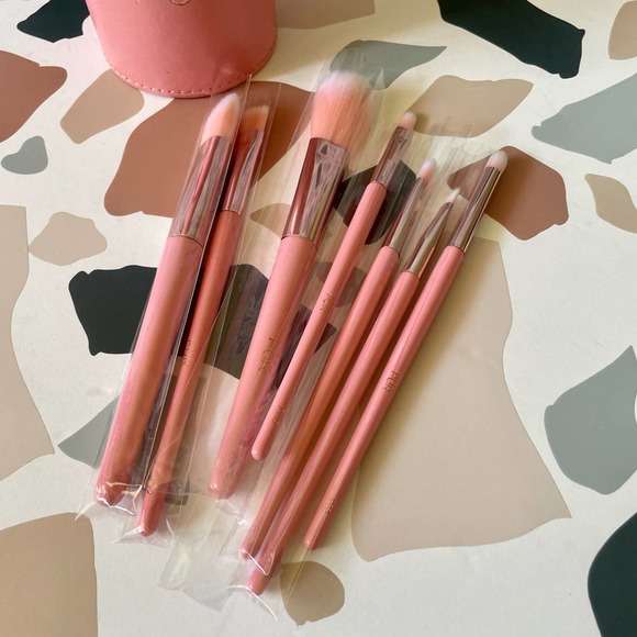 Pur cosmetics brush tube and brush set - Picture 2 of 5